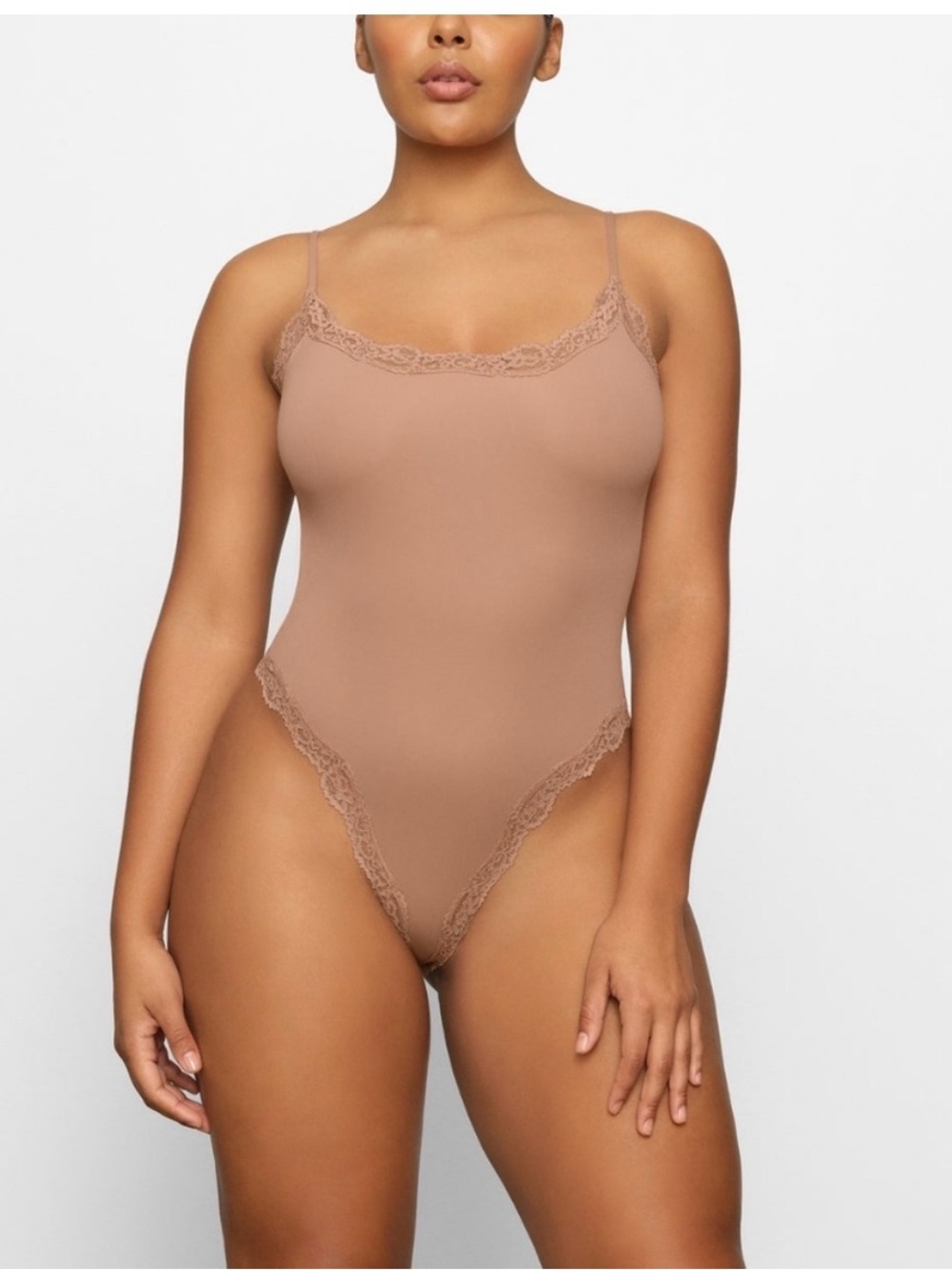 NWT SKIMS FITS EVERYBODY  LACE CAMI BODYSUIT IN SIENNA SIZE SMALL